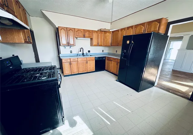 Photo 5 of Single Family Residence at 219 S Davis St, Monroe City, MO 63456 | MLS# MIS24062438 | | Sold on 2025-01-10