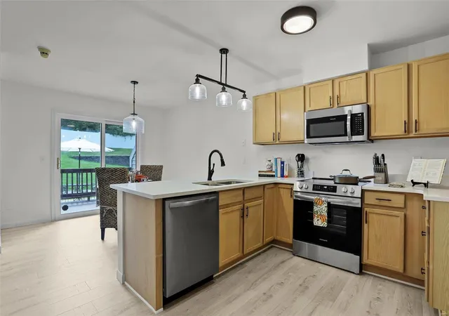 Photo 3 of Villa at 3748 Southern Manor Dr, Saint Louis, MO 63125 | MLS# MIS24062639 |  | Sold on 2025-01-31