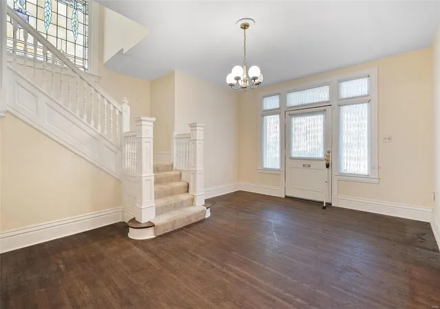 Photo 4 of Single Family Residence at 550 Ridge Ave, Saint Louis, MO 63119 | MLS# MIS24062653 | | Sold on 2025-01-06