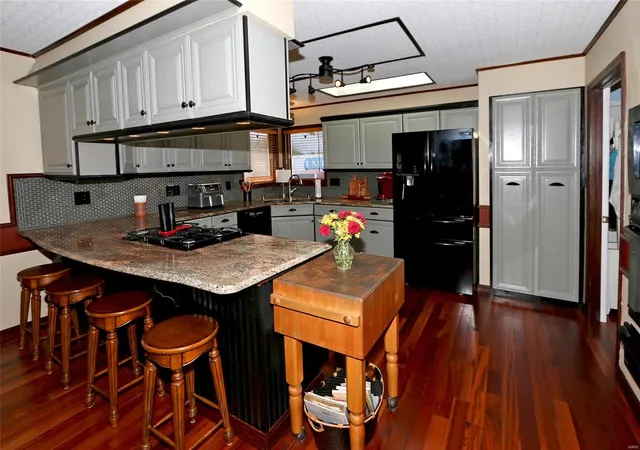 Photo 4 of Single Family Residence at 4592 Braungate Dr, Saint Louis, MO 63128 | MLS# MIS24062696 | | Sold on 2025-01-10