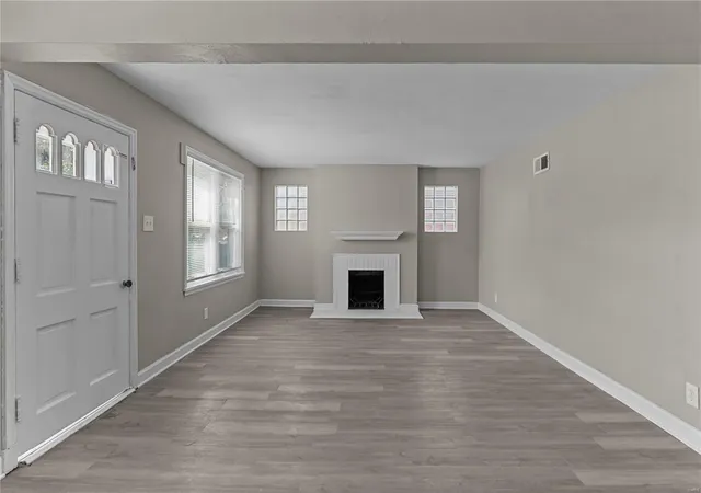 Photo 3 of Single Family Residence at 7125 Farley Ave, Saint Louis, MO 63121 | MLS# MIS24062920 | | Sold on 2025-02-24