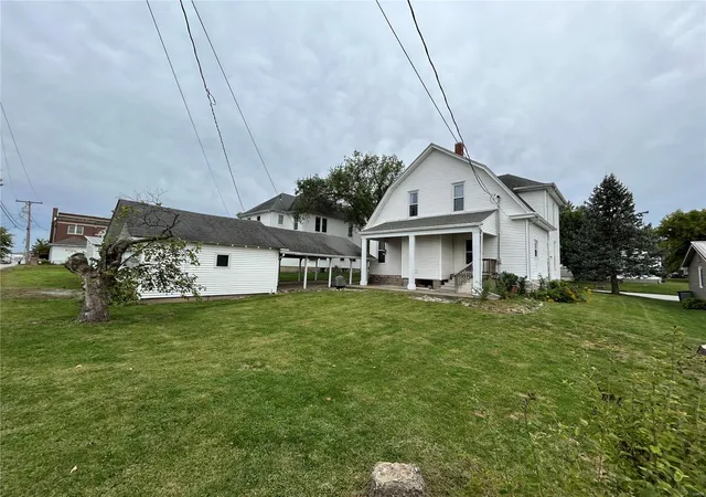 Photo 3 of Single Family Residence at 414 W Caldwell St, Paris, MO 65275 | MLS# MIS24062991 | | Sold on 2025-04-11