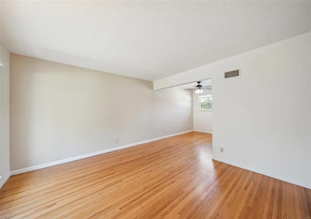 Photo 4 of Single Family Residence at 10514 Roscommon Dr, Saint Louis, MO 63123 | MLS# MIS24063017 |  | Sold on 2025-01-15
