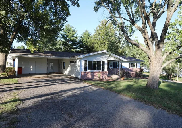 Photo 3 of Single Family Residence at 519 E Bean Ave, Puxico, MO 63960 | MLS# MIS24063070 | | Sold on 2025-04-25