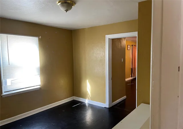 Photo 4 of Single Family Residence at 5301 Winslow Dr, Saint Louis, MO 63121 | MLS# MIS24063332 |  | Sold on 2025-02-20