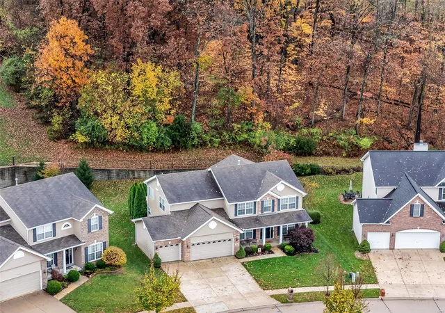 Photo 1 of Single Family Residence at 404 Wynding Gate Dr, Lake Saint Louis, MO 63367 | MLS# MIS24063415 |  | Sold on 2025-01-03