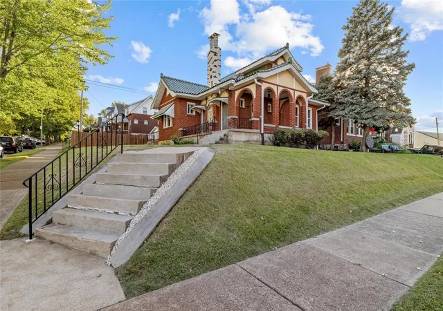 Photo 3 of Single Family Residence at 5802 Columbia Ave, Saint Louis, MO 63139 | MLS# MIS24063424 | | Sold on 2025-01-02
