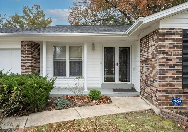Photo 3 of Single Family Residence at 18 Lake Meramec Dr, Saint Peters, MO 63376 | MLS# MIS24063474 |  | Sold on 2024-12-30