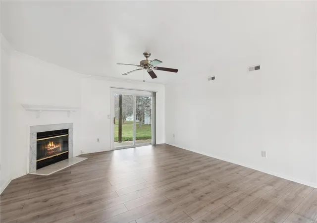 Photo 3 of Condominium at 6 Sugarwood Ct #4, Saint Peters, MO 63376 | MLS# MIS24063585 | | Sold on 2025-04-30