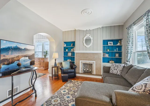 Photo 4 of Single Family Residence at 2720 Bennett Ct, Saint Louis, MO 63139 | MLS# MIS24063692 | | Sold on 2025-04-09