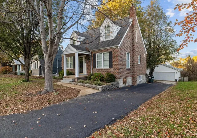 Photo 3 of Single Family Residence at 7225 Nottingham Ave, Saint Louis, MO 63119 | MLS# MIS24063887 | | Sold on 2024-12-19