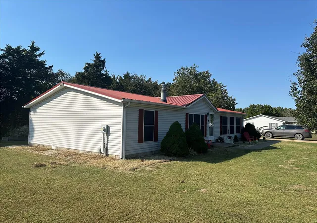 Photo 3 of Single Family Residence at 98 N Sharon St, Rosebud, MO 63091 | MLS# MIS24063908 |  | Sold on 2025-01-27