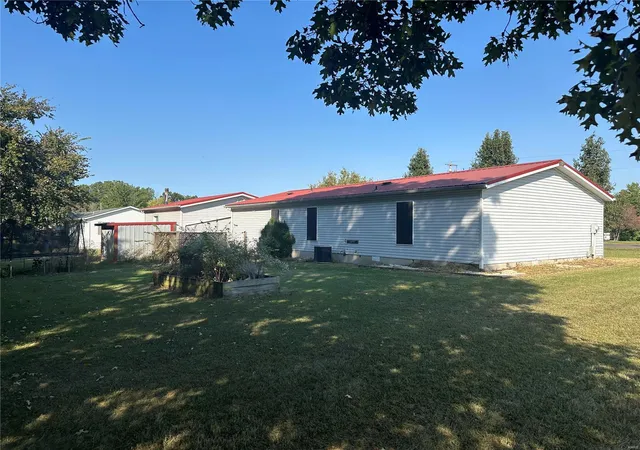 Photo 4 of Single Family Residence at 98 N Sharon St, Rosebud, MO 63091 | MLS# MIS24063908 |  | Sold on 2025-01-27