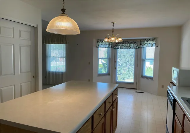 Photo 3 of Single Family Residence at 330 Thoroughbred Trl, Saint Peters, MO 63376 | MLS# MIS24063935 | | Sold on 2024-11-25