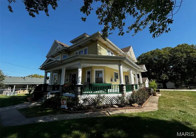 Photo 1 of Single family home for sale at 102 N Clark St, Vandalia, MO 63382 | MLS# MIS24064021 | Listing updated on 2025-10-30