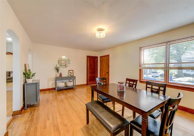 Photo 3 of Single Family Residence at 1138 Perry St, Saint Charles, MO 63301 | MLS# MIS24064027 | | Sold on 2025-01-10