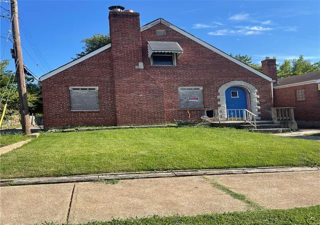 Single Family Residence at 5088 Queens Ave, Saint Louis, MO 63115 | MLS# MIS24064196 |  | Sold on 2025-01-14