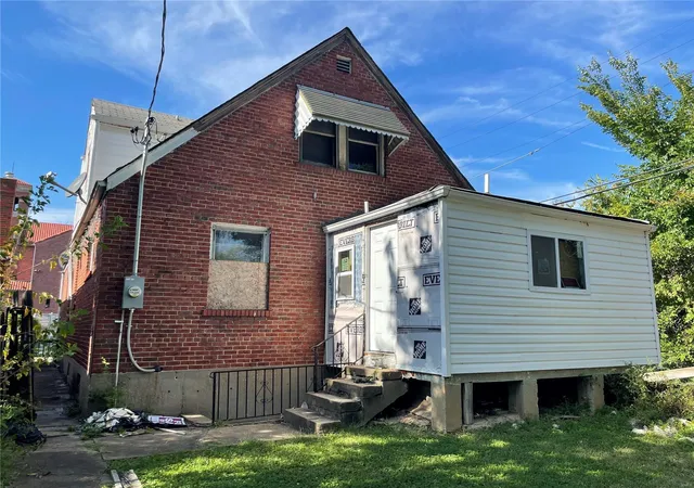 Photo 2 of Single Family Residence at 5088 Queens Ave, Saint Louis, MO 63115 | MLS# MIS24064196 |  | Sold on 2025-01-14