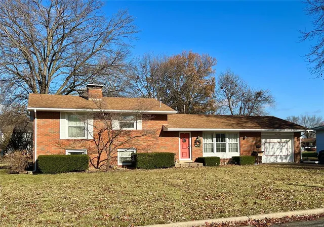 Photo 2 of Single Family Residence at 309 E Spinsby St, Montgomery City, MO 63361 | MLS# MIS24064334 | | Sold on 2025-03-21