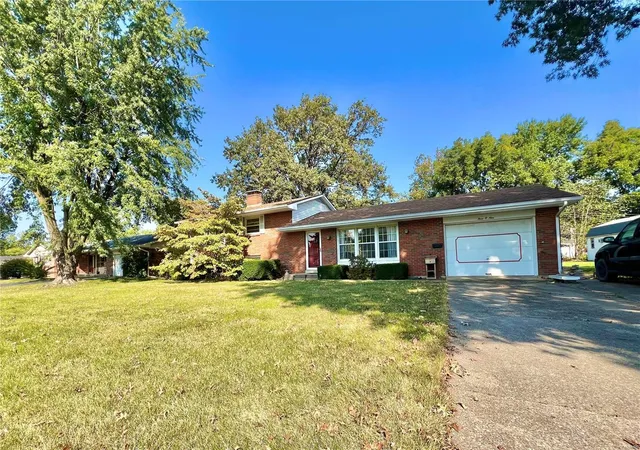 Photo 3 of Single Family Residence at 309 E Spinsby St, Montgomery City, MO 63361 | MLS# MIS24064334 | | Sold on 2025-03-21