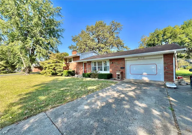 Photo 4 of Single Family Residence at 309 E Spinsby St, Montgomery City, MO 63361 | MLS# MIS24064334 | | Sold on 2025-03-21