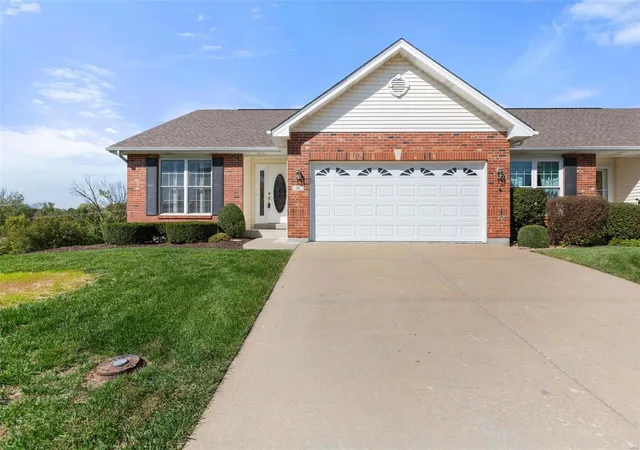 Photo 1 of Condominium at 26 Gatetower Dr #2A, Saint Peters, MO 63376 | MLS# MIS24064483 |  | Sold on 2025-01-10
