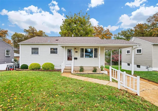 Single Family Residence at 4631 Heege Rd, Saint Louis, MO 63123 | MLS# MIS24064517 | | Sold on 2024-12-19
