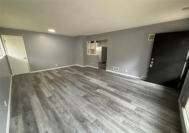 Photo 4 of Single Family Residence at 10535 Durness Dr, Saint Louis, MO 63137 | MLS# MIS24064556 | | Sold on 2024-12-20