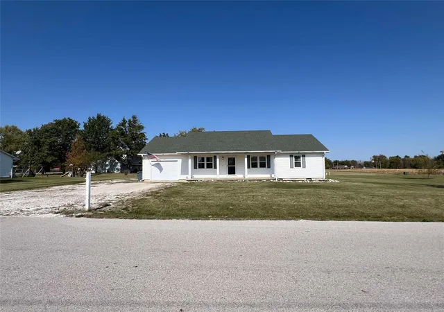 Photo 4 of Single Family Residence at 602 Mcgee Ln, Shelbina, MO 63468 | MLS# MIS24064662 |  | Sold on 2025-05-22