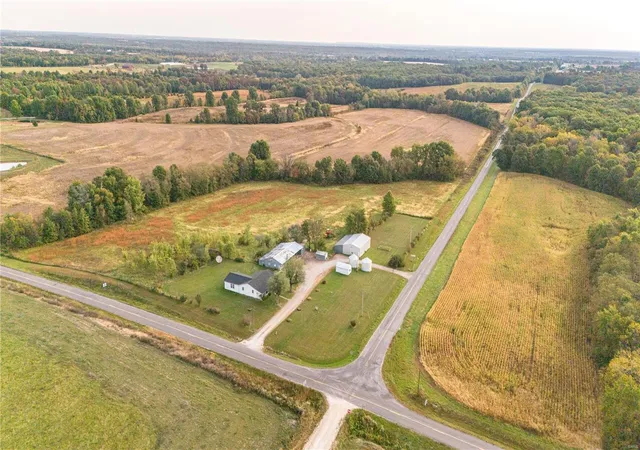 Photo 5 of Farm at 26969 Hwy M, Middletown, MO 63359 | MLS# MIS24064739 | | Sold on 2025-05-05
