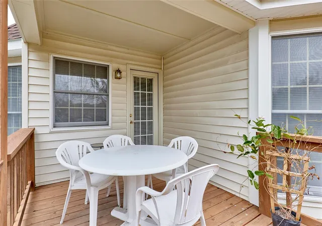 Photo 3 of Single Family Residence at 4 Wheatmill Ct, Saint Charles, MO 63303 | MLS# MIS24064780 | | Sold on 2025-01-03