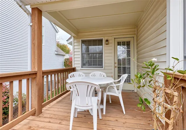 Photo 4 of Single Family Residence at 4 Wheatmill Ct, Saint Charles, MO 63303 | MLS# MIS24064780 | | Sold on 2025-01-03