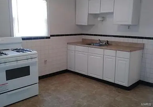 Photo 4 of Single Family Residence at 6602 Hazen Ave, Saint Louis, MO 63121 | MLS# MIS24064877 | | Sold on 2025-01-27