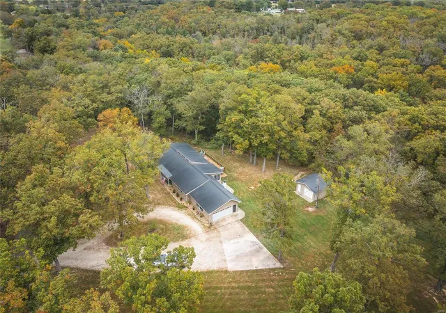 Photo 3 of Single Family Residence at 11450 County Road 3450, Saint James, MO 65559 | MLS# MIS24064895 |  | Sold on 2024-12-31
