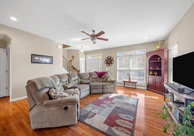 Photo 3 of Townhouse at 548 Queens Court Pl, Saint Peters, MO 63376 | MLS# MIS24065014 |  | Sold on 2025-03-11