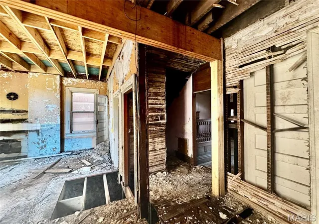 Photo 3 of Single Family Residence at 5174 Cabanne Ave, Saint Louis, MO 63113 | MLS# MIS24065058 | | Sold on 2026-04-21
