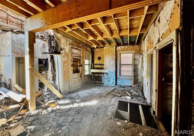 Photo 4 of Single Family Residence at 5174 Cabanne Ave, Saint Louis, MO 63113 | MLS# MIS24065058 | | Sold on 2026-04-21