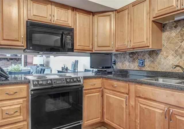Photo 1 of Condominium at 12767 Bennington Common Ln, Saint Louis, MO 63146 | MLS# MIS24065277 |  | Sold on 2025-01-21