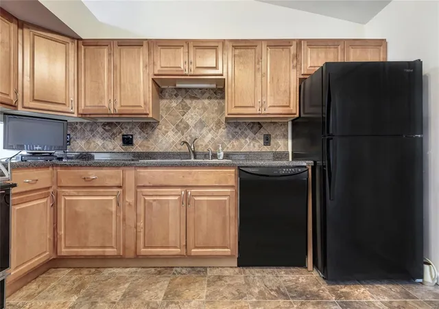 Photo 2 of Condominium at 12767 Bennington Common Ln, Saint Louis, MO 63146 | MLS# MIS24065277 |  | Sold on 2025-01-21