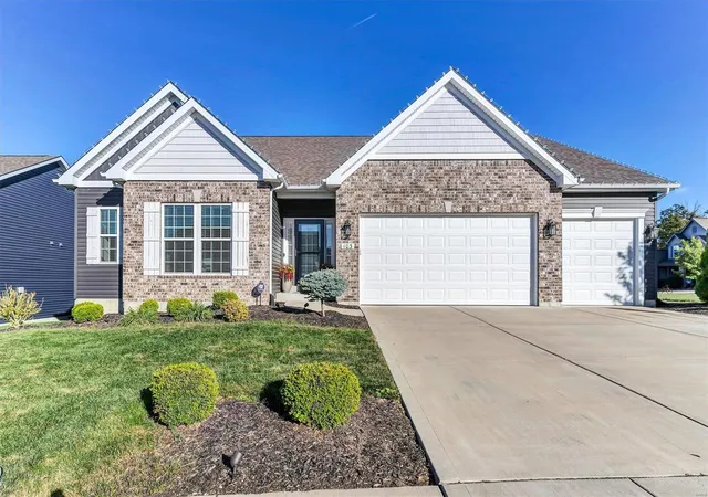Photo 3 of Single Family Residence at 103 Brookfield Crossing Dr, Lake Saint Louis, MO 63367 | MLS# MIS24065410 | | Sold on 2024-12-19
