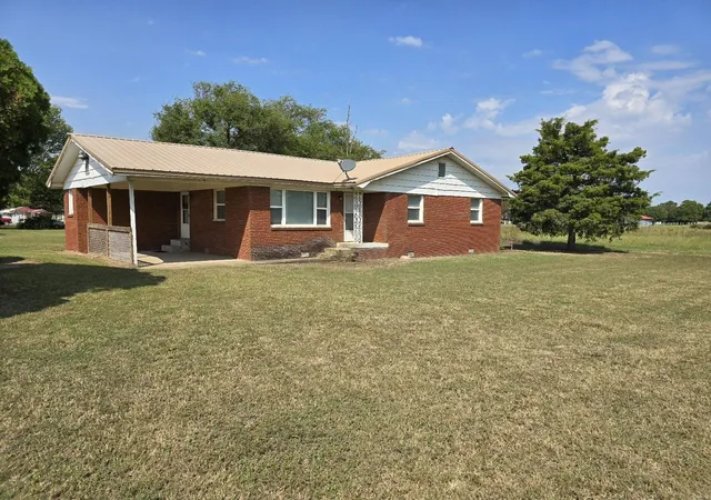 Photo 3 of Single Family Residence at 1509 State Hwy 25, Bernie, MO 63822 | MLS# MIS24065466 | | Sold on 2025-08-04