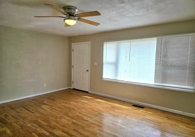 Photo 4 of Single Family Residence at 1509 State Hwy 25, Bernie, MO 63822 | MLS# MIS24065466 | | Sold on 2025-08-04