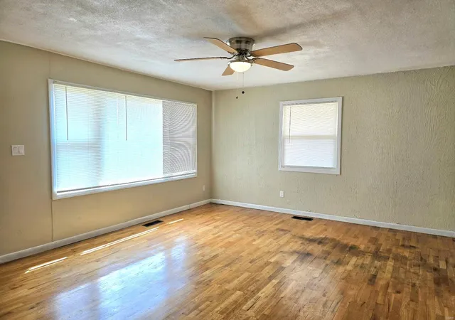 Photo 5 of Single Family Residence at 1509 State Hwy 25, Bernie, MO 63822 | MLS# MIS24065466 | | Sold on 2025-08-04