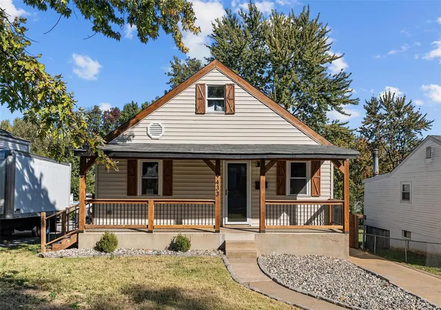 Single Family Residence at 9433 Echo Ln, Saint Louis, MO 63114 | MLS# MIS24065487 | | Sold on 2025-01-31