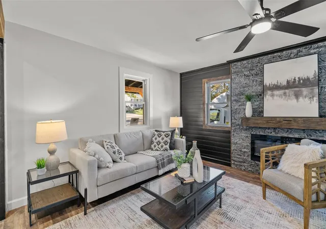 Photo 4 of Single Family Residence at 9433 Echo Ln, Saint Louis, MO 63114 | MLS# MIS24065487 | | Sold on 2025-01-31