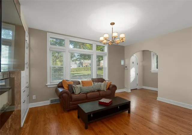 Photo 5 of Single Family Residence at 7914 Dale Ave, Saint Louis, MO 63117 | MLS# MIS24065658 | | Sold on 2025-02-14