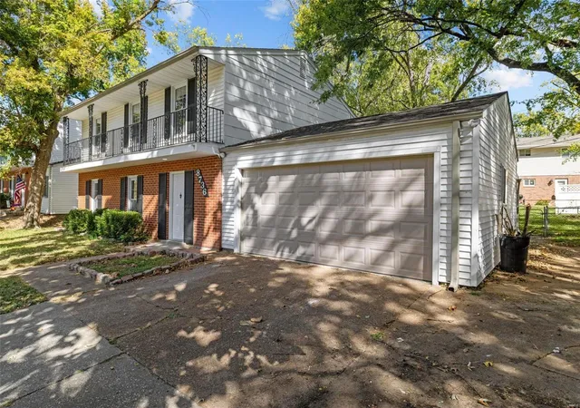 Photo 1 of Single Family Residence at 8736 Pardee Ln, Saint Louis, MO 63126 | MLS# MIS24065888 | | Sold on 2025-02-21