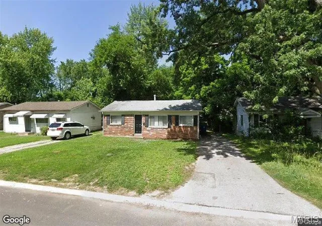 Single Family Residence at 10321 Earl Dr, Saint Louis, MO 63136 | MLS# MIS24065984 | | Sold on 2025-08-11
