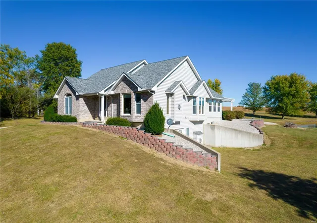 Photo 3 of Single Family Residence at 21288 Monroe Rd 469, Stoutsville, MO 65283 | MLS# MIS24066005 | | Sold on 2025-03-31