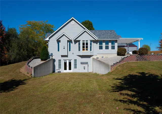 Photo 4 of Single Family Residence at 21288 Monroe Rd 469, Stoutsville, MO 65283 | MLS# MIS24066005 | | Sold on 2025-03-31